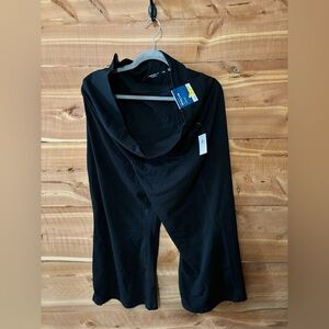 Old Navy powerchill high rise wide leg crops. NWT